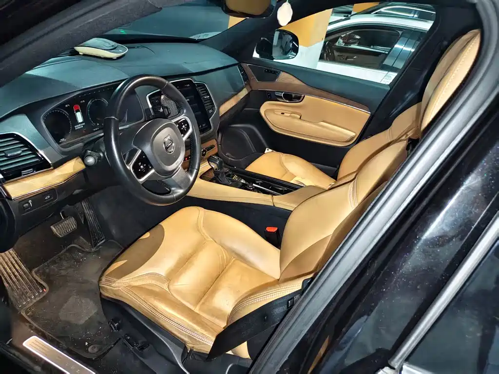 Volvo XC90 — миниатюра 8