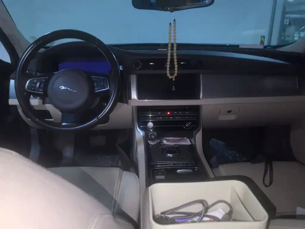 Jaguar XFL — миниатюра 13
