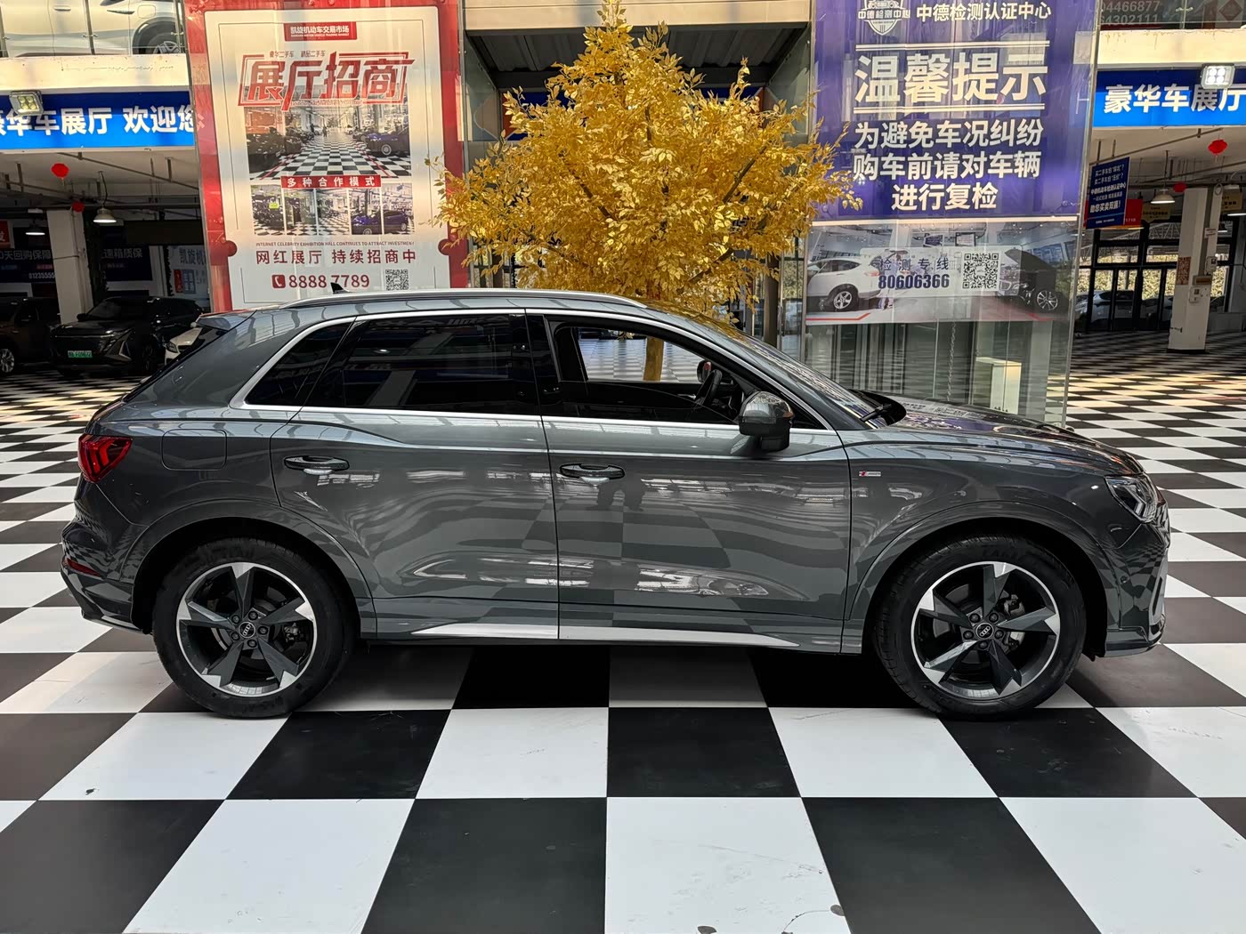 Audi Q3 1.4 л 2023 г. Серебристо-серый, пробег 43000 км