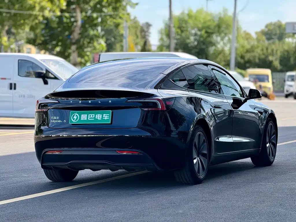 Tesla Model 3 — миниатюра 7