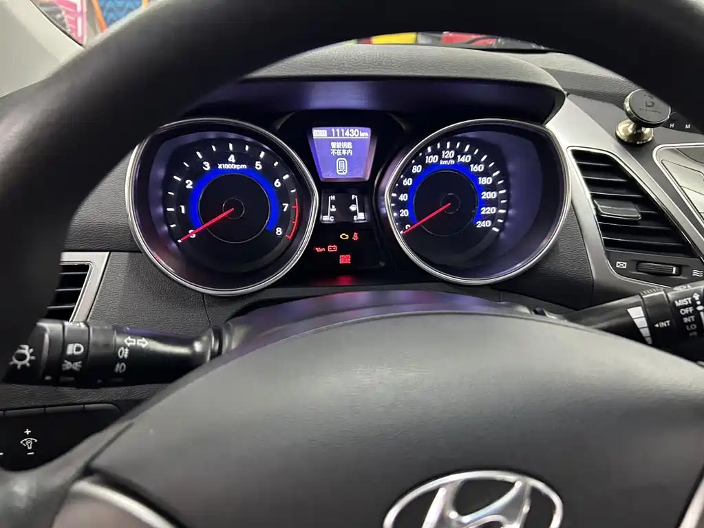 Hyundai Elantra Langdong — миниатюра 12