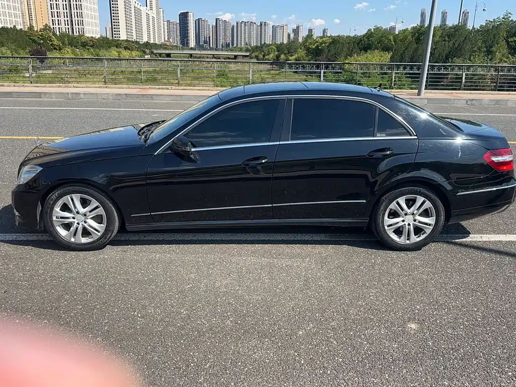 Mercedes-Benz E-Class — миниатюра 10