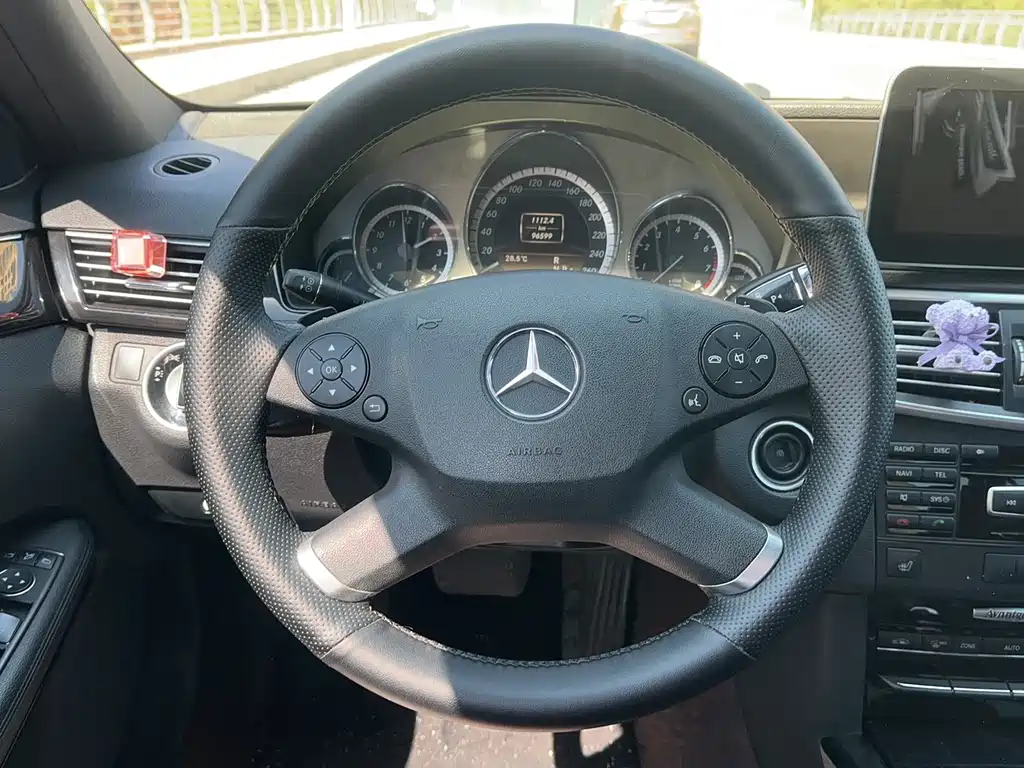 Mercedes-Benz E-Class — миниатюра 15