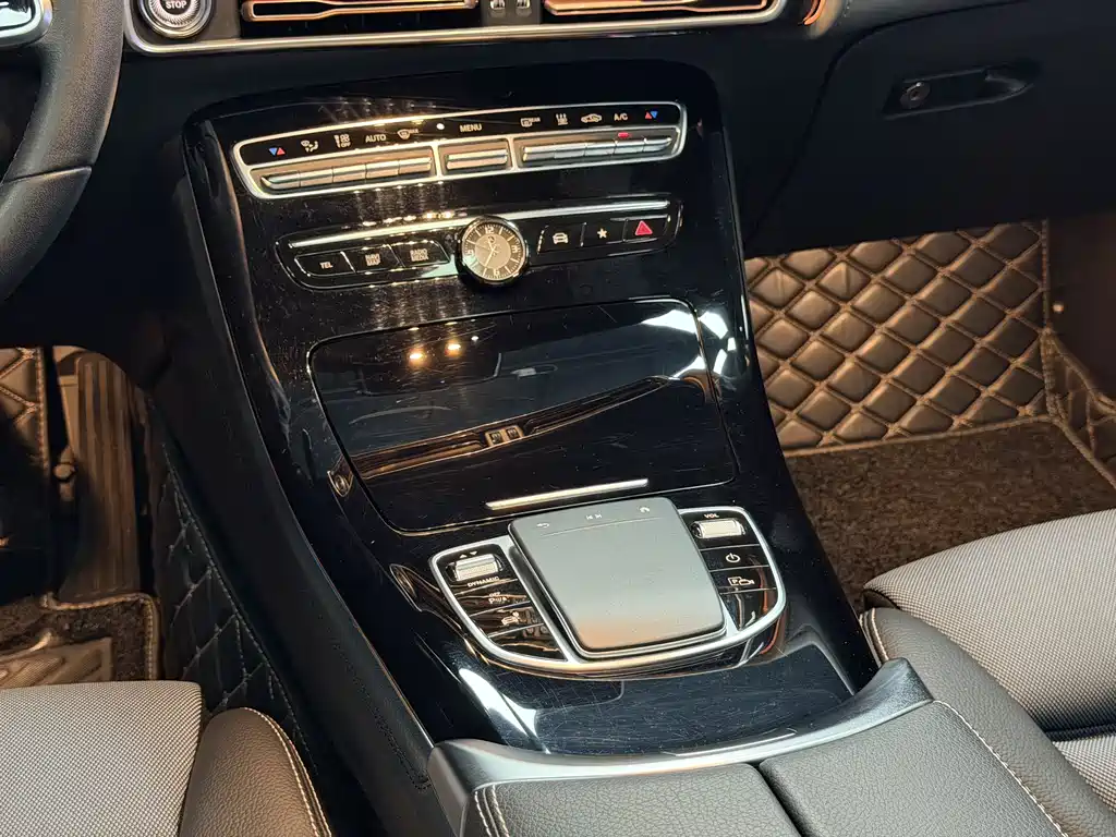 Mercedes-Benz EQC — миниатюра 15