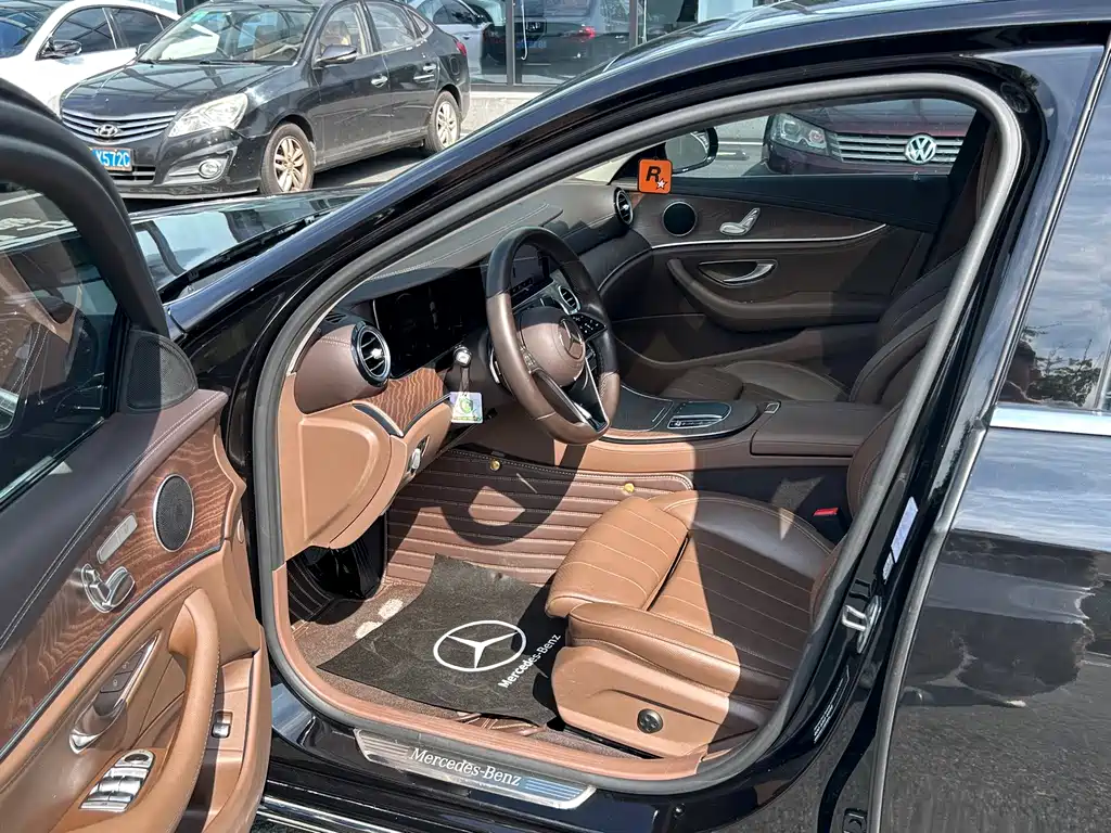 Mercedes-Benz E-Class — миниатюра 8
