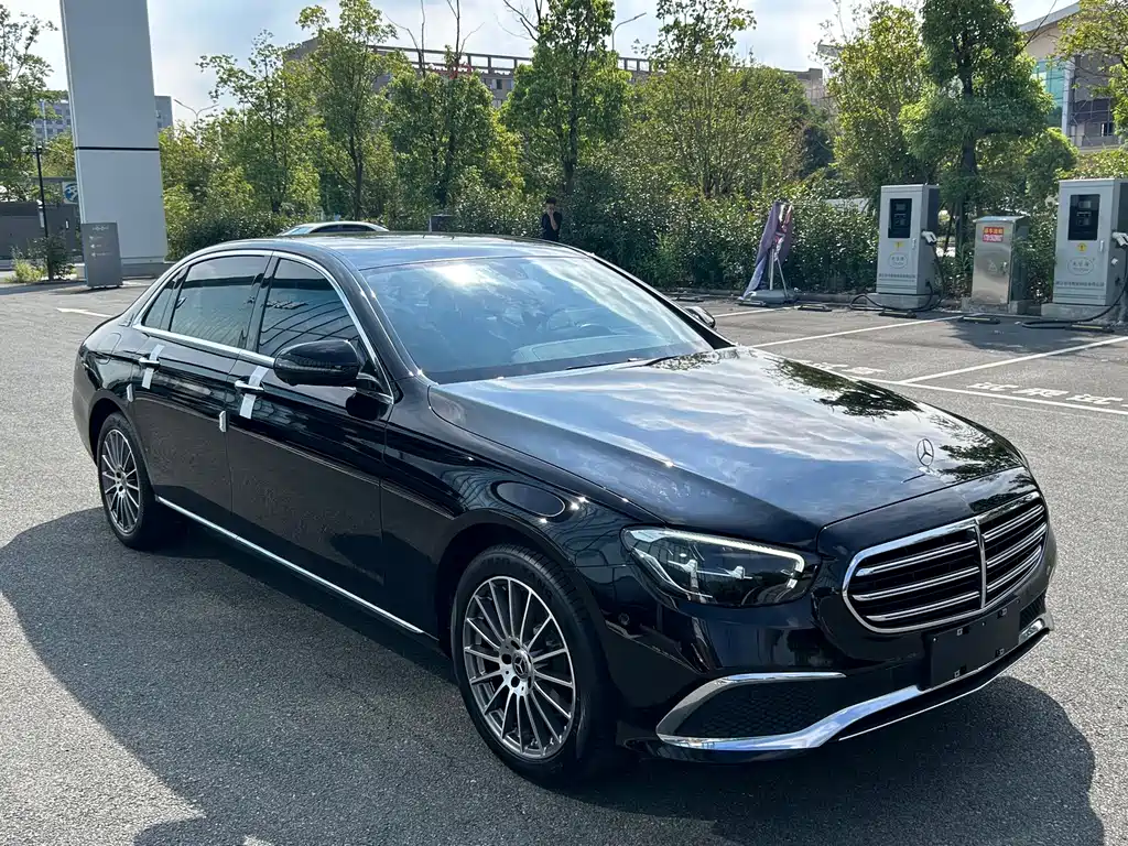Mercedes-Benz E-Class — миниатюра 3