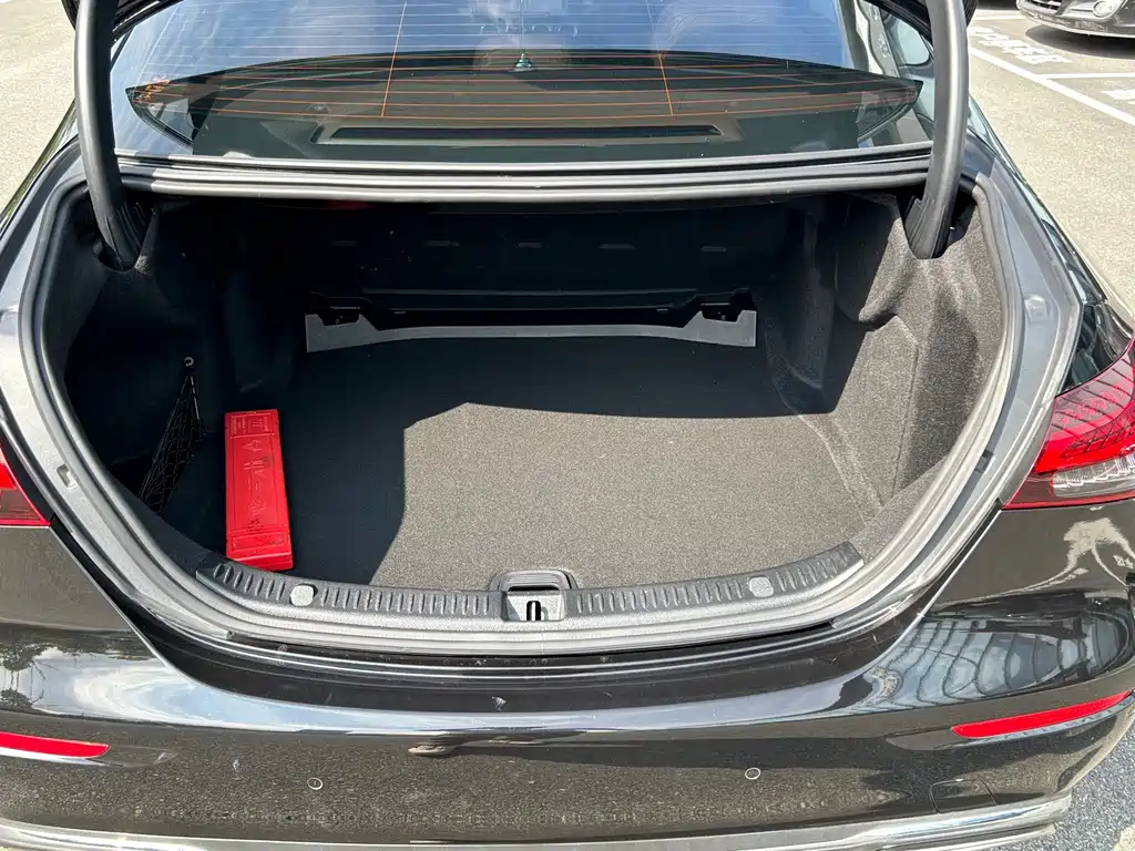 Mercedes-Benz E-Class — миниатюра 14