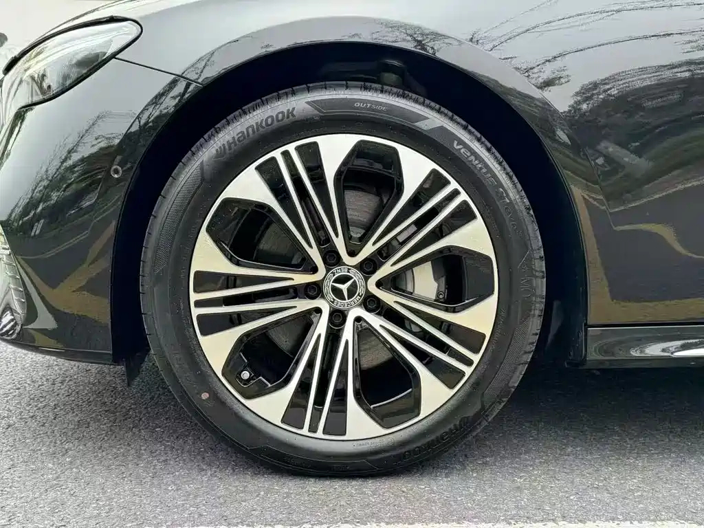 Mercedes-Benz E-Class — миниатюра 5