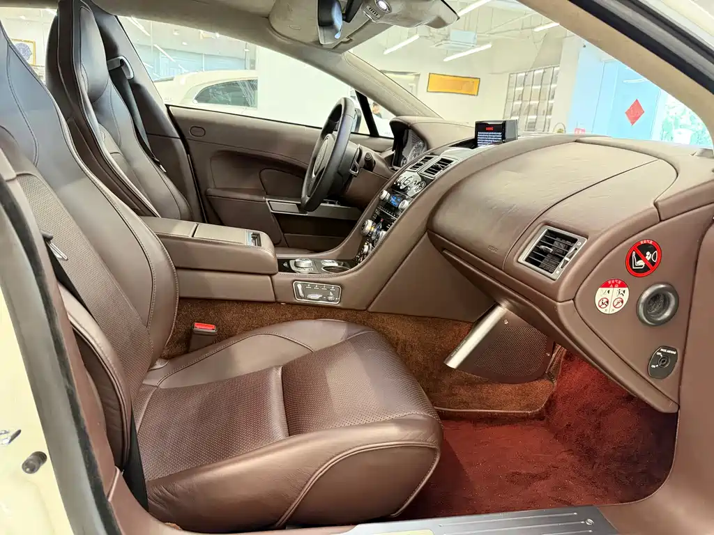 Aston Martin Rapide — миниатюра 11