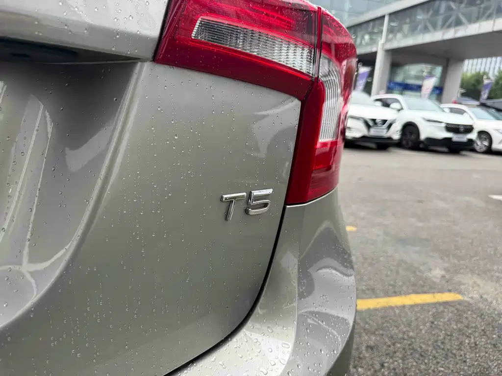 Volvo S60 (Import) — миниатюра 5