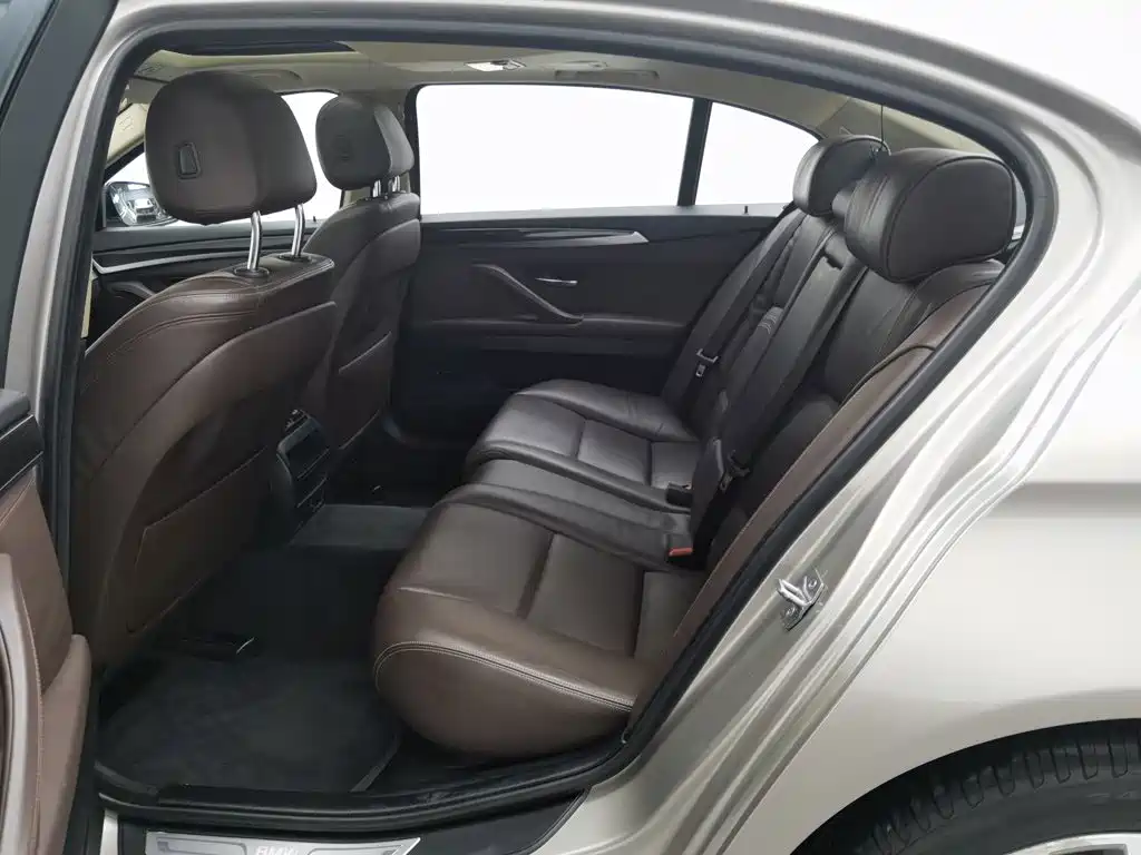 BMW 5 Series — миниатюра 15