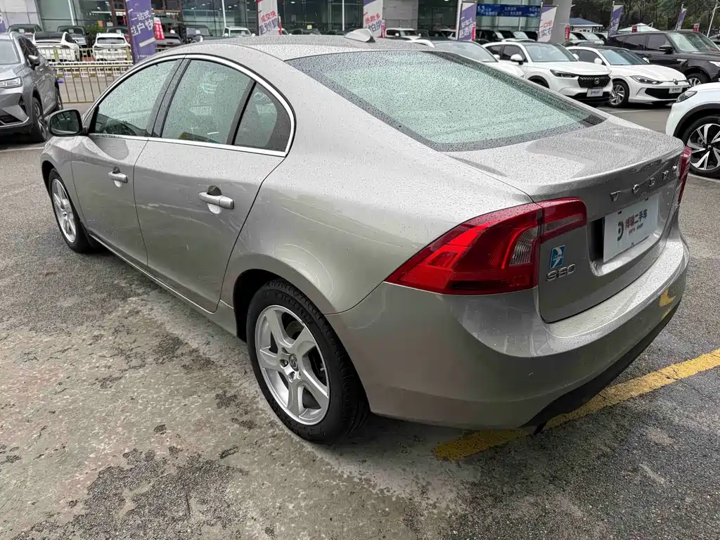 Volvo S60 (Import) — миниатюра 10