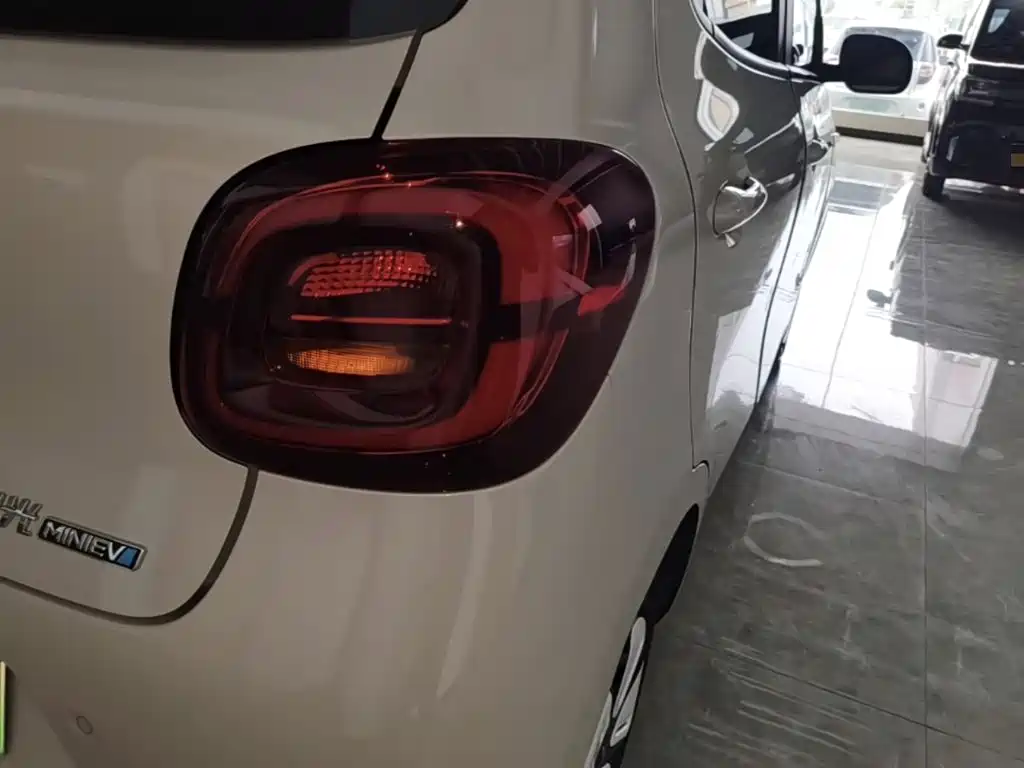 Wuling MINIEV — миниатюра 8