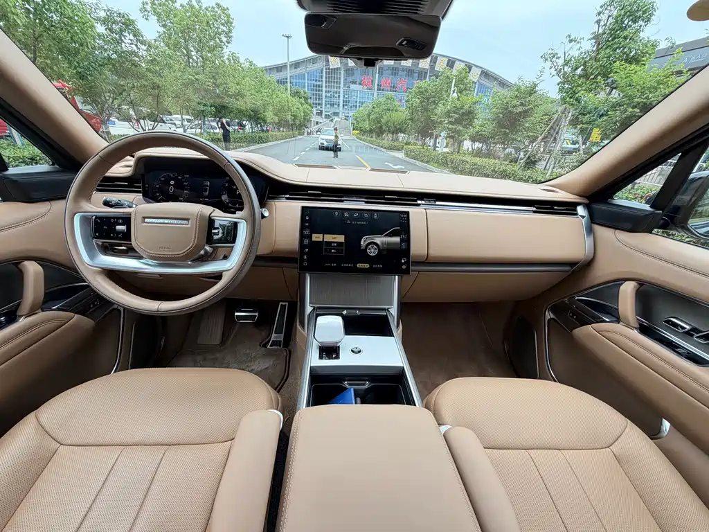 Land Rover Range Rover 2024 3.0 L6 400PS SV Long Wheelbase 4 мест