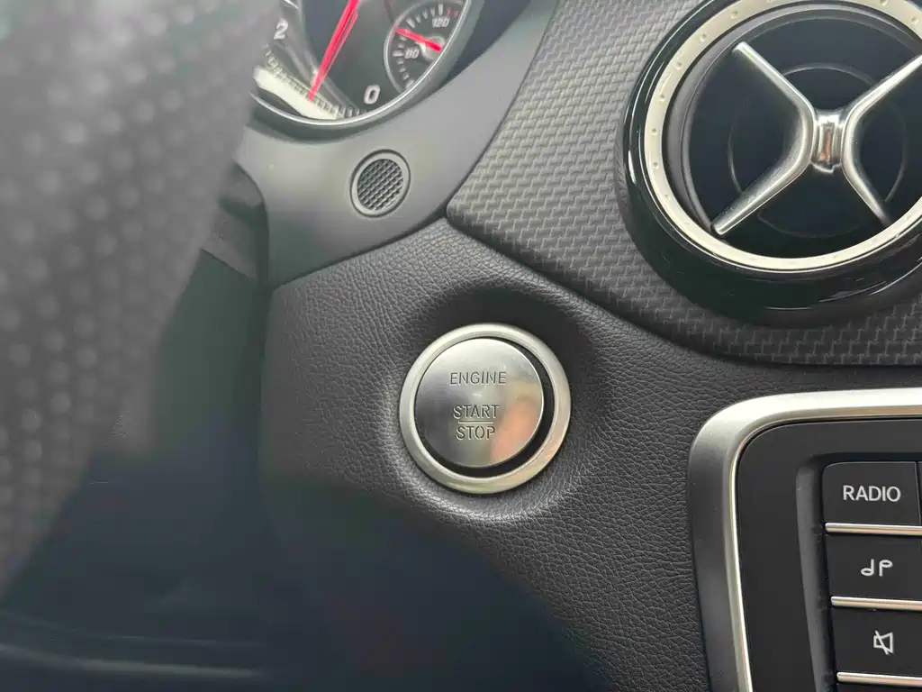 Mercedes-Benz GLA — миниатюра 12