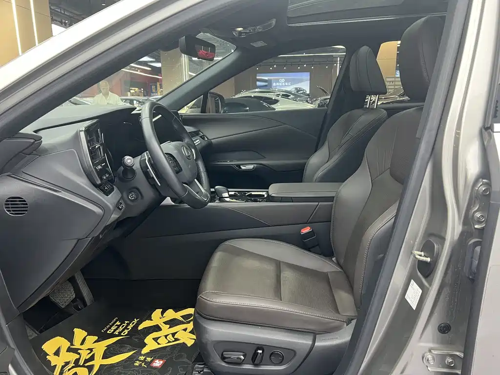 Lexus RX — миниатюра 12