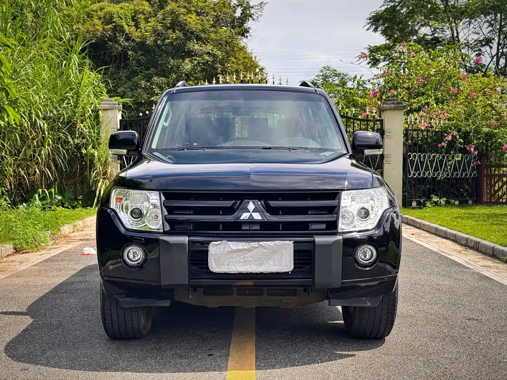Mitsubishi Pajero (Import) — миниатюра 2