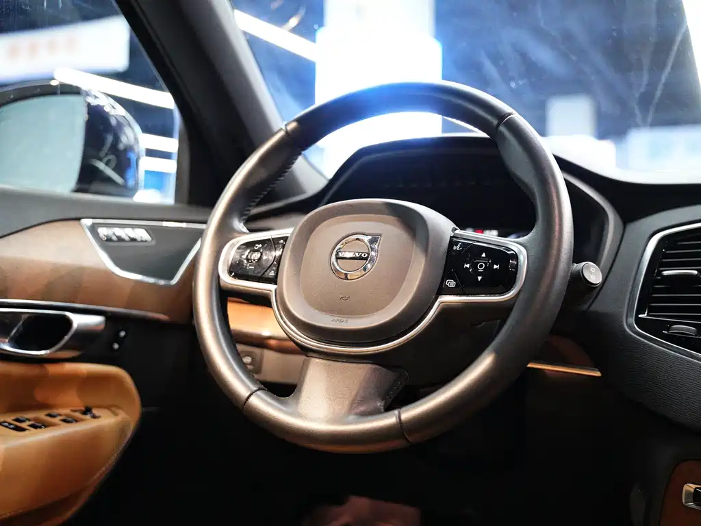 Volvo XC90 — миниатюра 17
