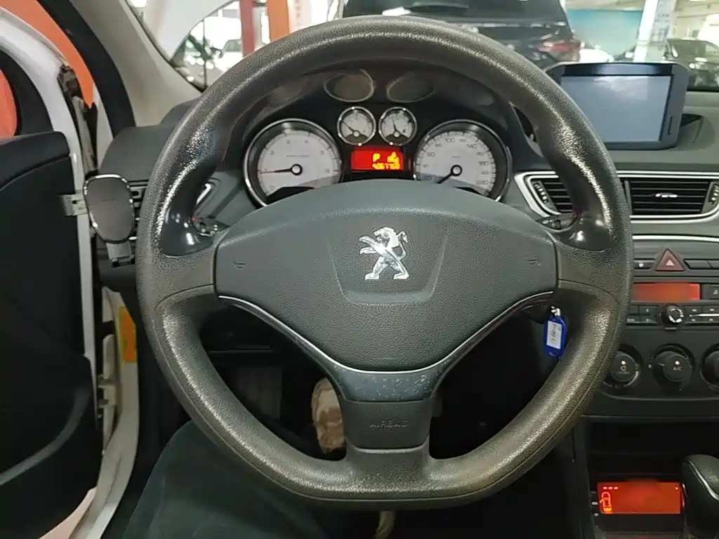 Peugeot 308 — миниатюра 11