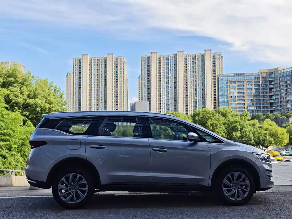 Geely Jia Ji New Energy — миниатюра 8