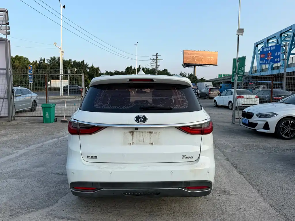 BYD MAX — миниатюра 7