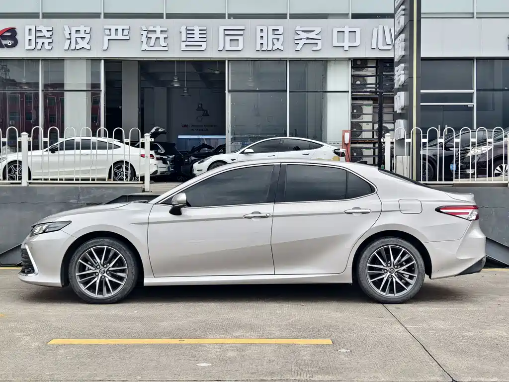 Toyota Camry — миниатюра 3