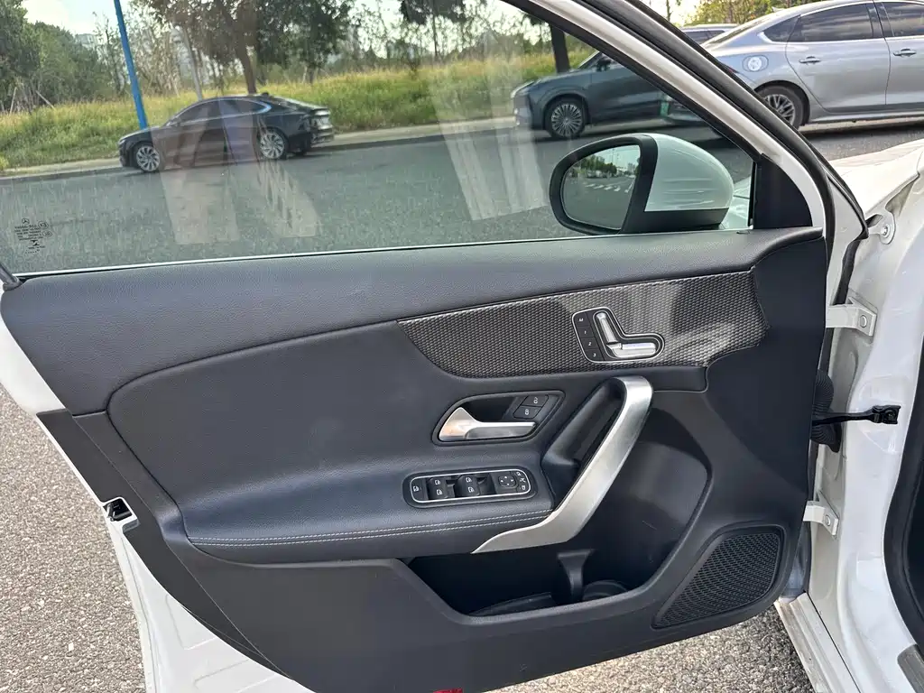 Mercedes-Benz A-Class (Import) — миниатюра 12