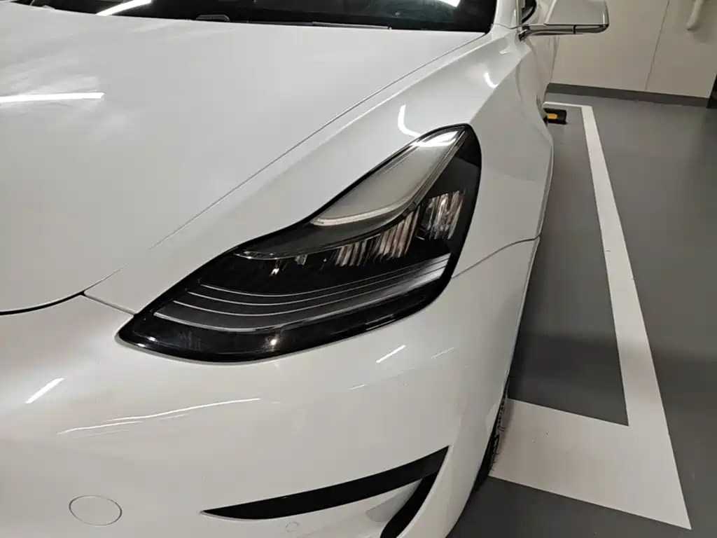 Tesla Model 3 — миниатюра 24