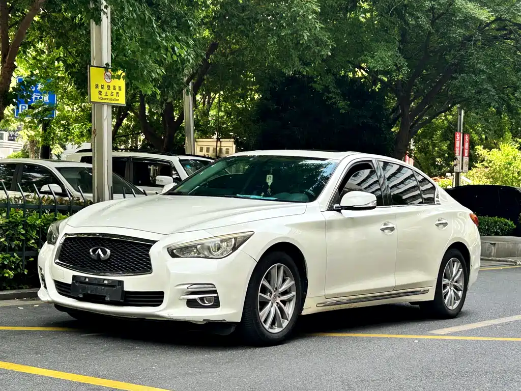 Infiniti Q50L 2015