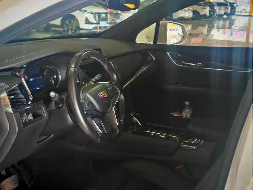 Cadillac XT5 — миниатюра 4