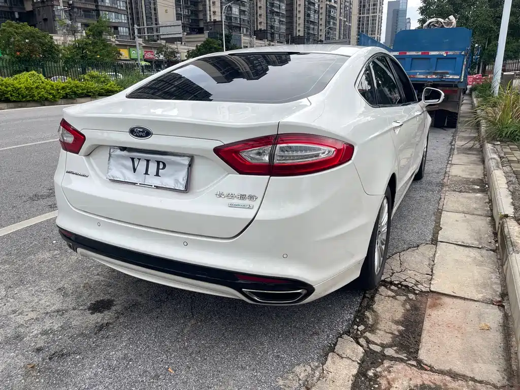 Ford Mondeo — миниатюра 6