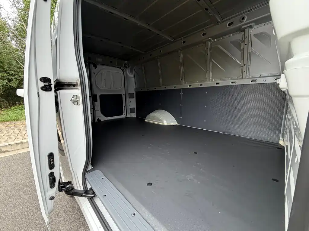 Wuling Yangguang — миниатюра 7