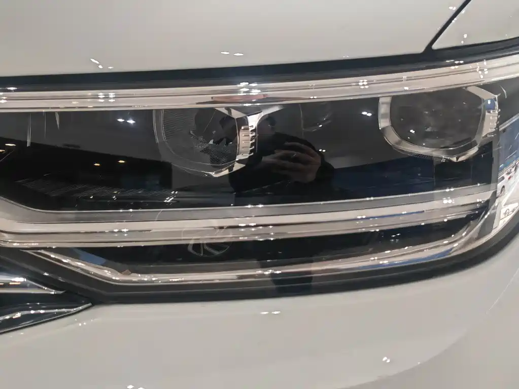 Volkswagen Tiguan L L 2023 380TSI AT R-Line 7 мест