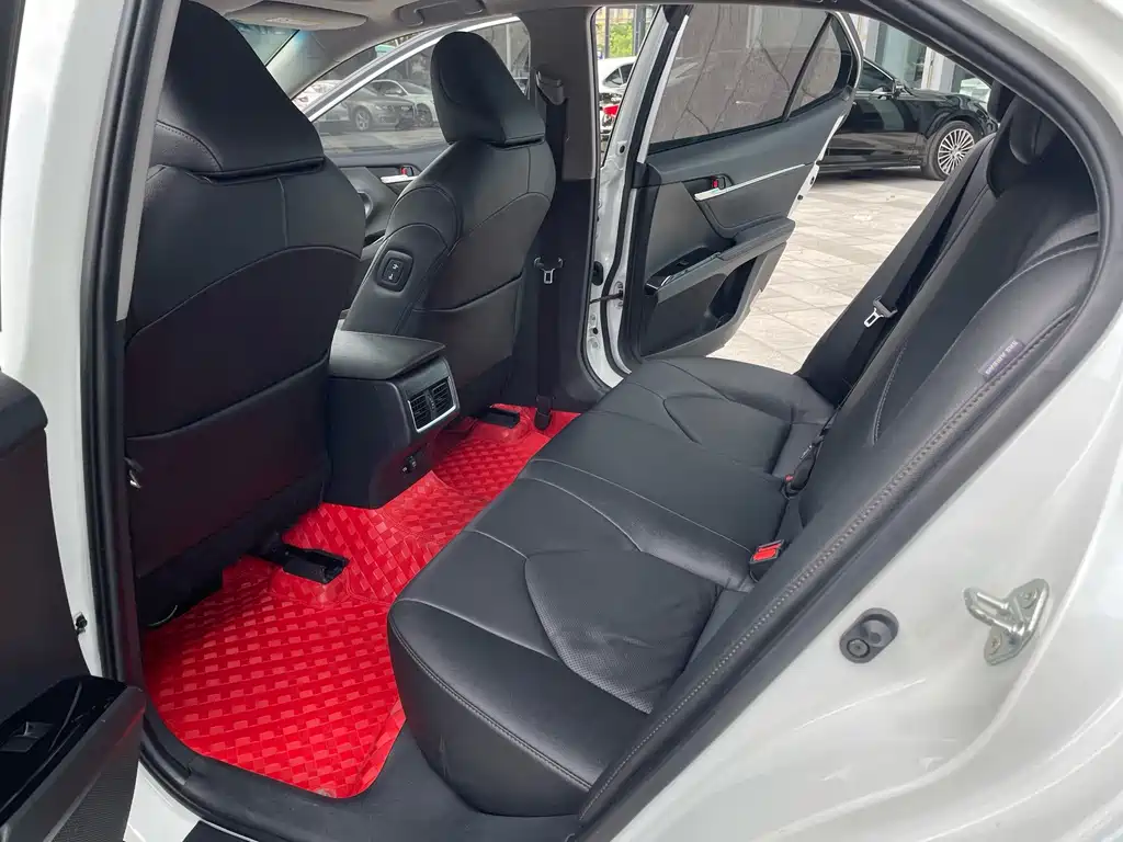 Toyota Camry — миниатюра 11