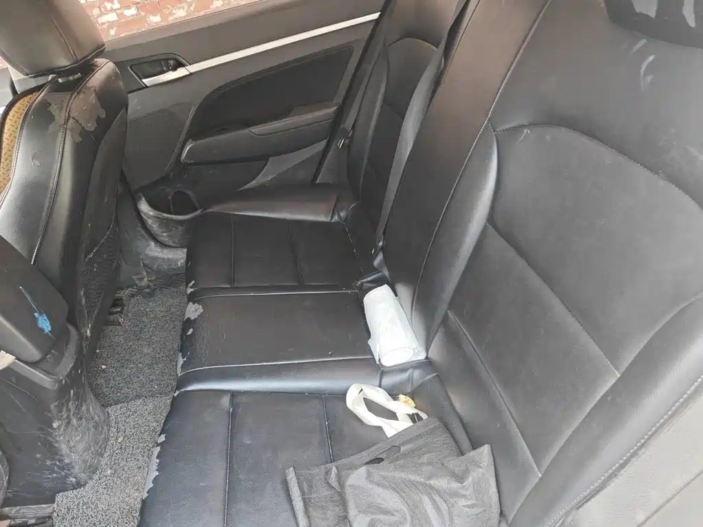 Hyundai Elantra — миниатюра 18