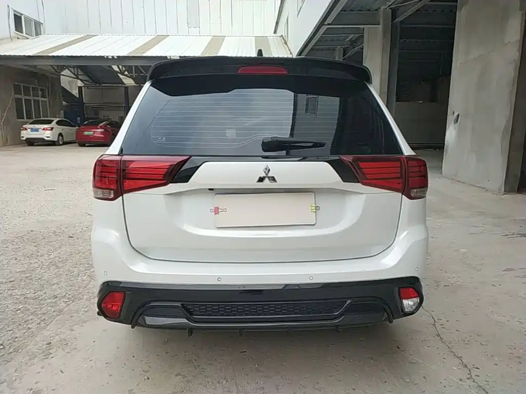 Mitsubishi Outlander — миниатюра 6