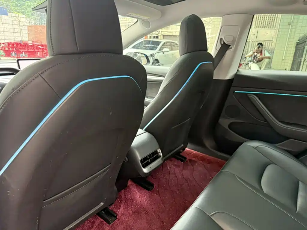 Tesla Model 3 — миниатюра 18
