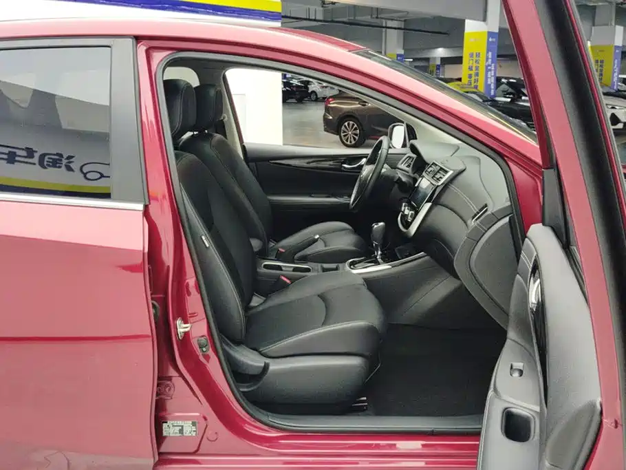 Nissan Tiida — миниатюра 8