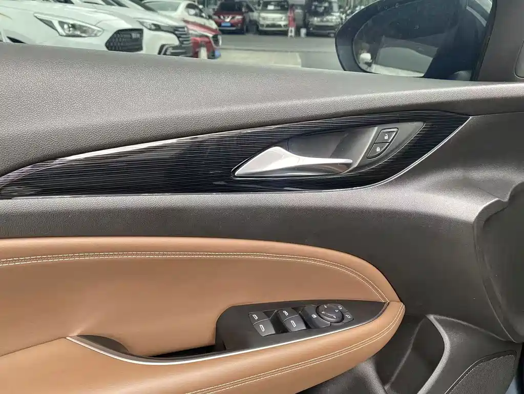Buick Regal — миниатюра 9