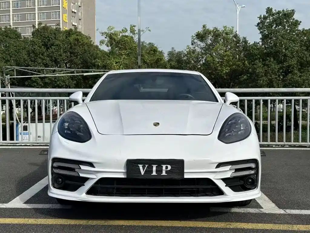 PORSCHE PANAMERA