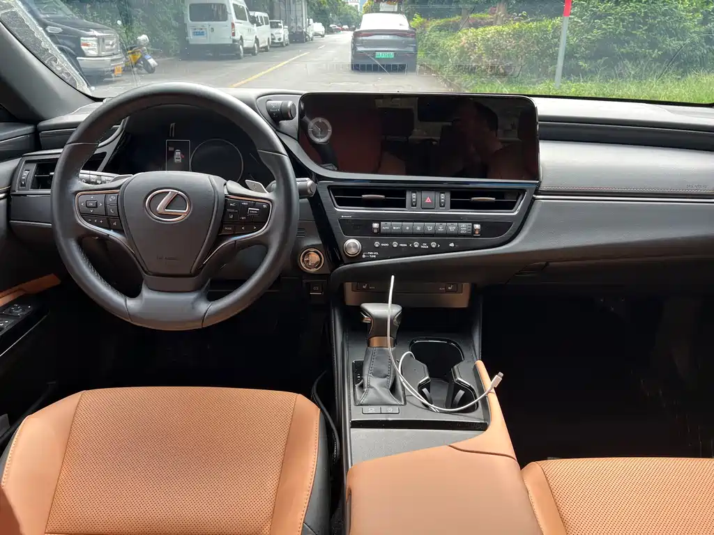 Lexus ES — миниатюра 16