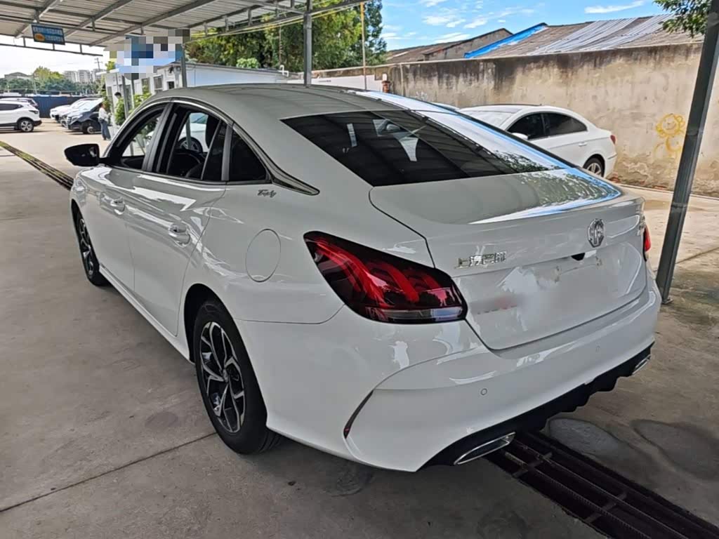 MG MG5 1.5 л 2023 г. Белый, пробег 15800 км