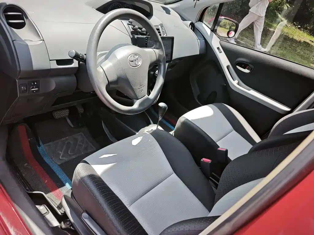 Toyota Yaris — миниатюра 9