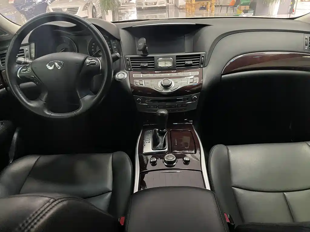 Infiniti Q70 — миниатюра 18
