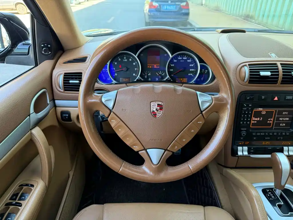 Porsche Cayenne — миниатюра 5