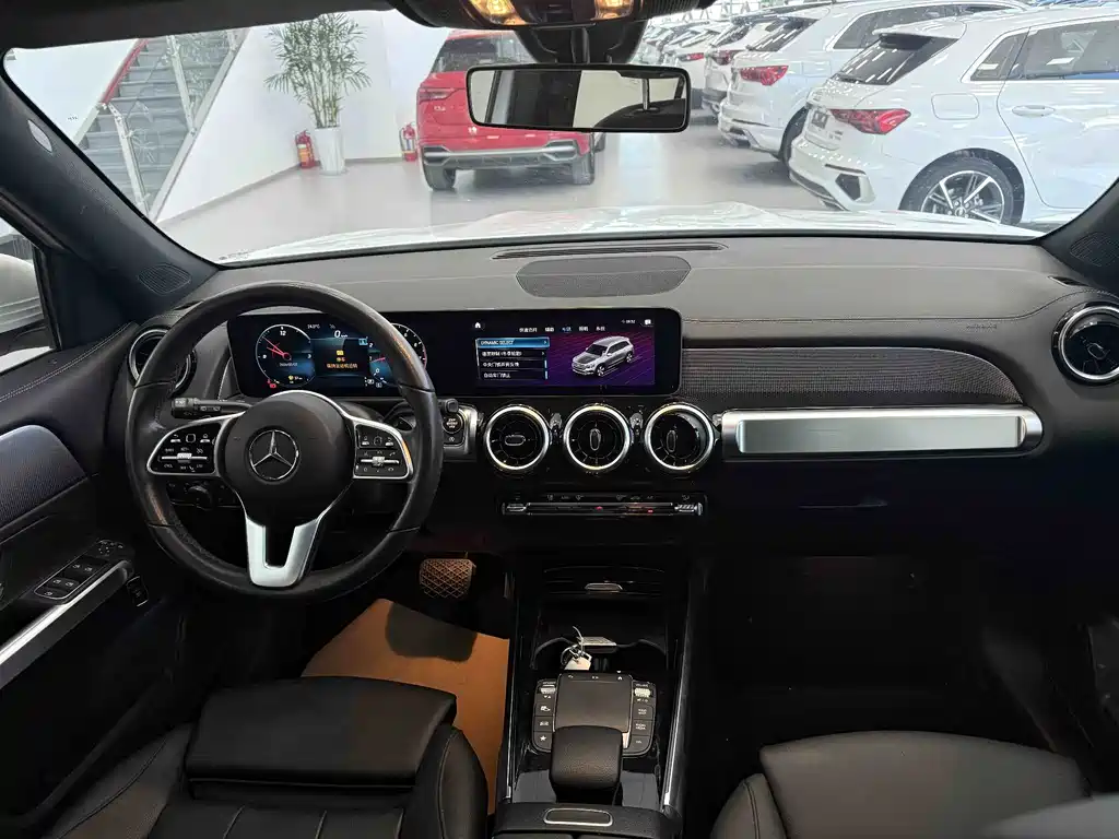 Mercedes-Benz GLB — миниатюра 12