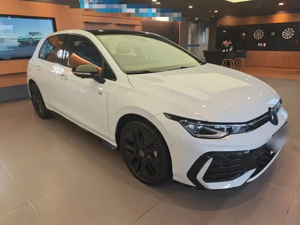 Volkswagen Golf 2025 300TSI R-Line