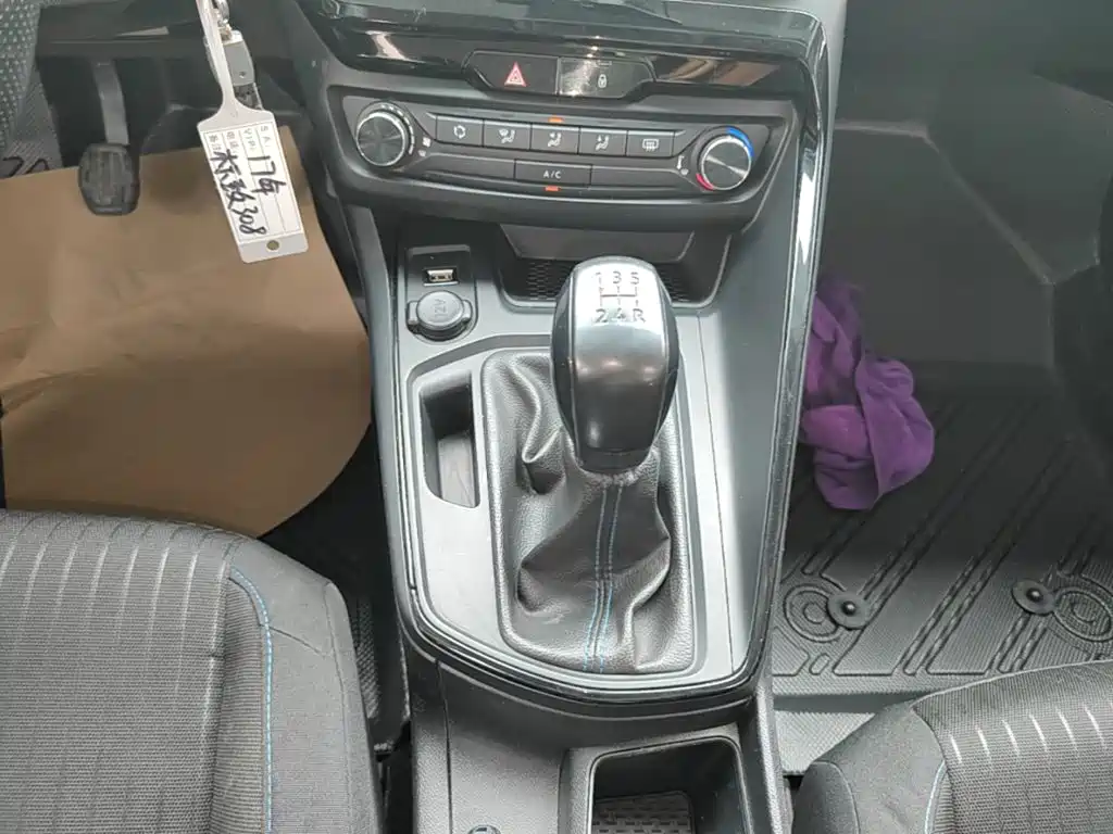 Peugeot 308 — миниатюра 14