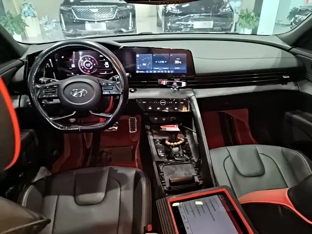 Hyundai Elantra — миниатюра 10
