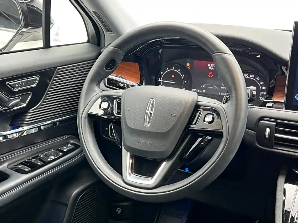 Lincoln Corsair — миниатюра 19